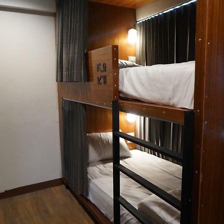 Slee Hostel Chiangmai (Adults Only) Chiang Mai Luaran gambar