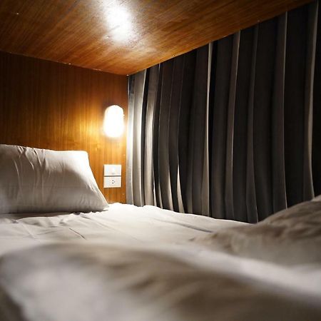 Slee Hostel Chiangmai (Adults Only) Chiang Mai Luaran gambar