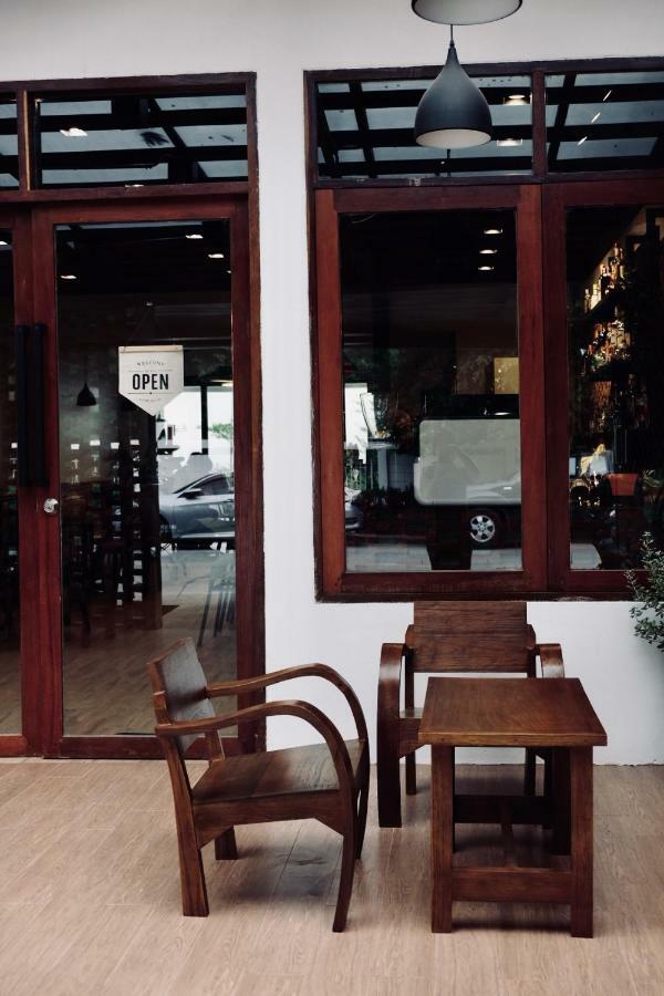 Slee Hostel Chiangmai (Adults Only) Chiang Mai Luaran gambar