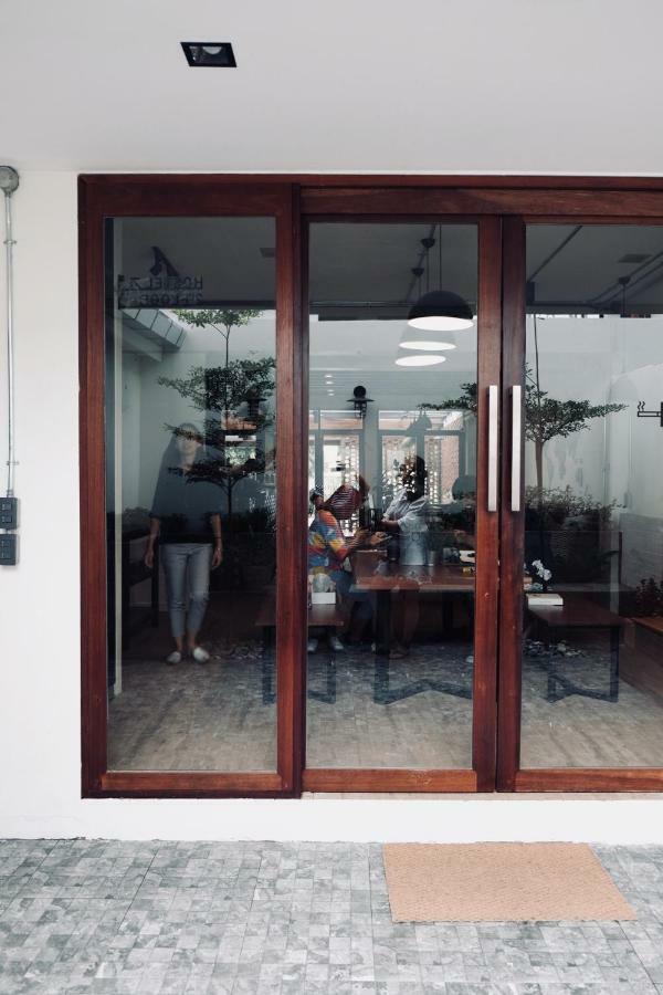 Slee Hostel Chiangmai (Adults Only) Chiang Mai Luaran gambar