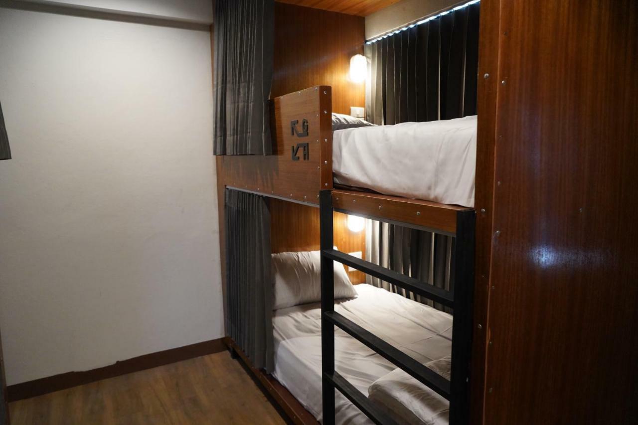 Slee Hostel Chiangmai (Adults Only) Chiang Mai Luaran gambar