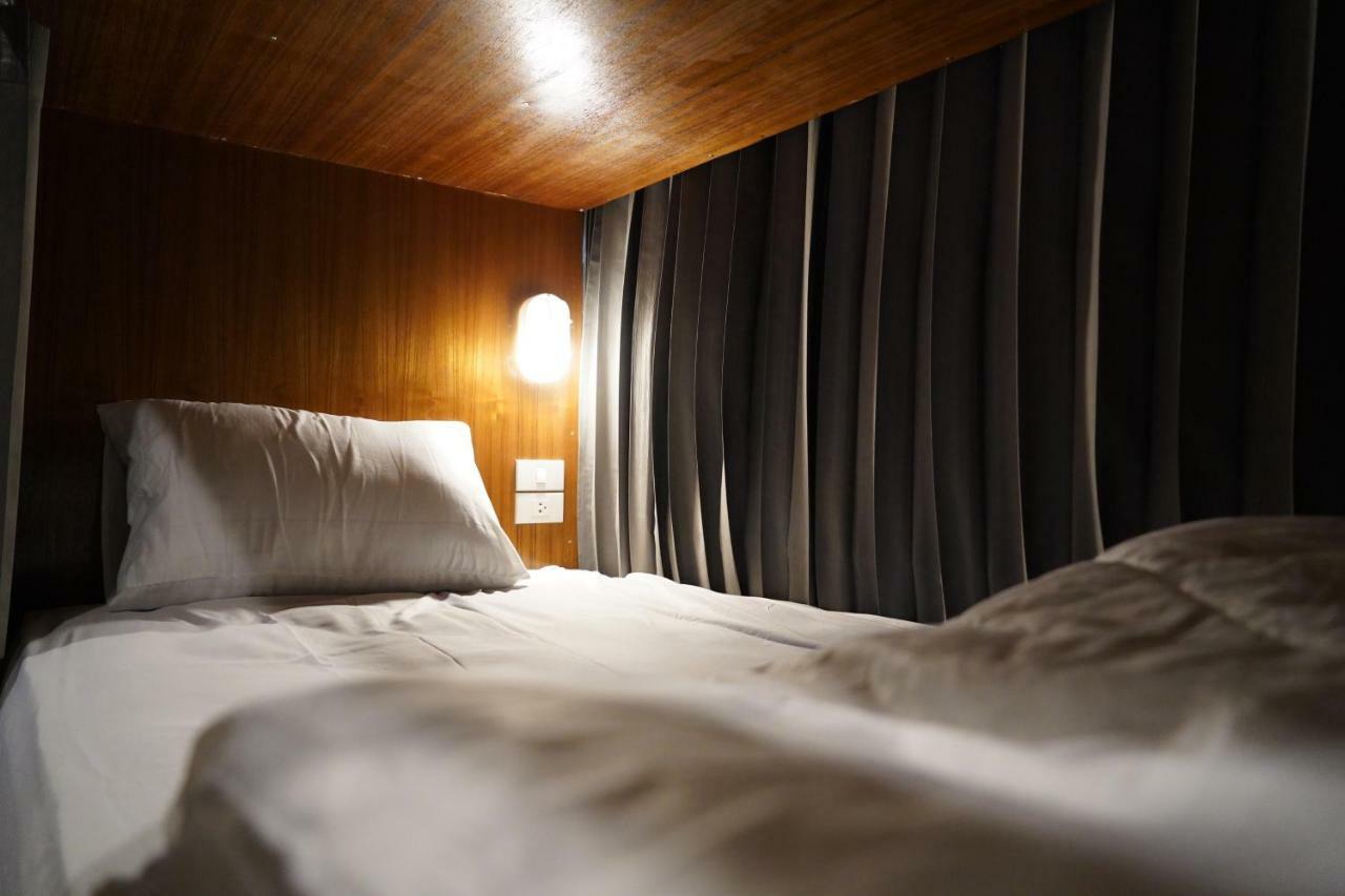 Slee Hostel Chiangmai (Adults Only) Chiang Mai Luaran gambar