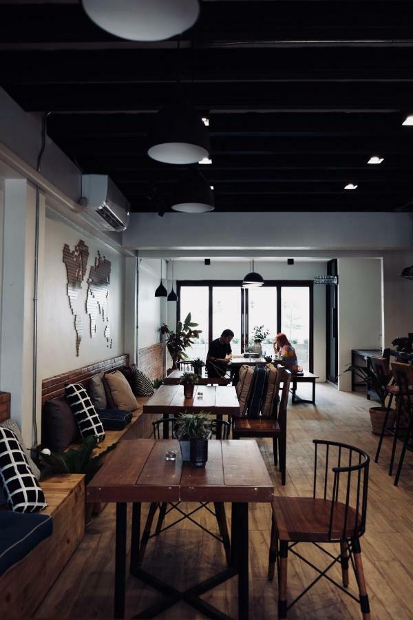 Slee Hostel Chiangmai (Adults Only) Chiang Mai Luaran gambar