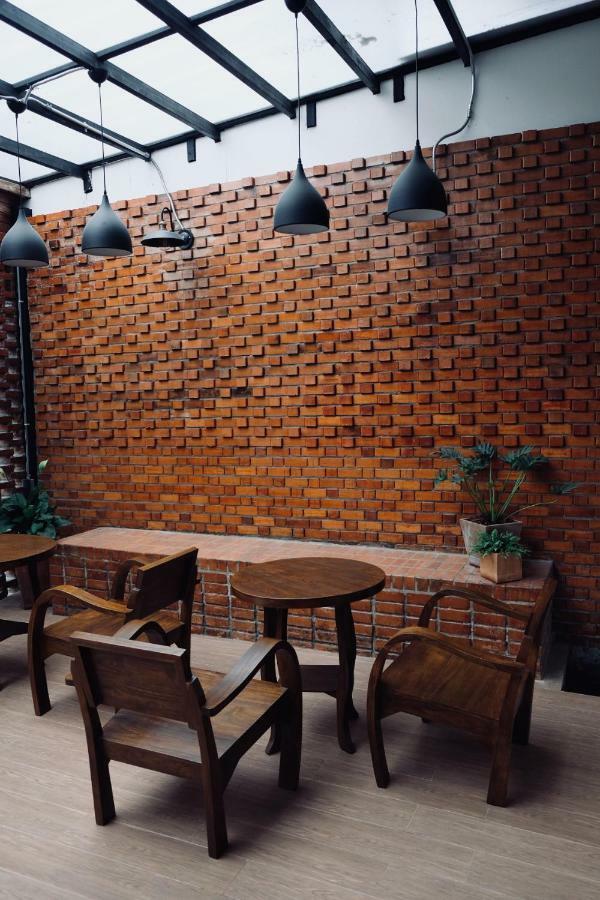 Slee Hostel Chiangmai (Adults Only) Chiang Mai Luaran gambar