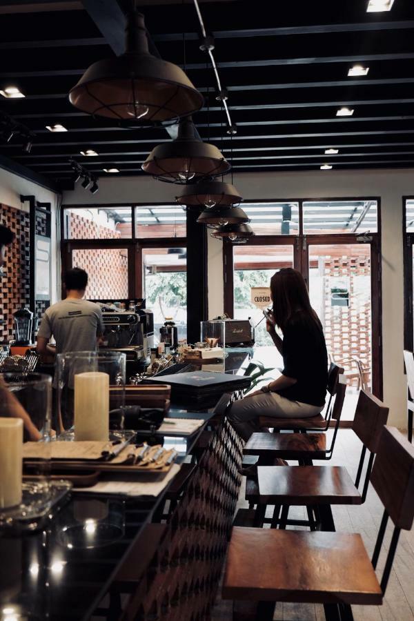 Slee Hostel Chiangmai (Adults Only) Chiang Mai Luaran gambar