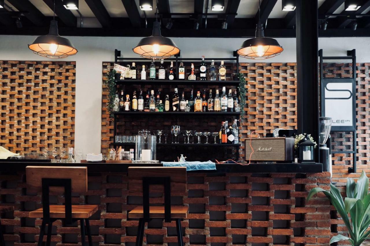 Slee Hostel Chiangmai (Adults Only) Chiang Mai Luaran gambar