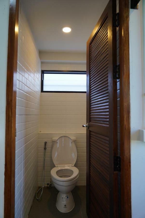 Slee Hostel Chiangmai (Adults Only) Chiang Mai Luaran gambar
