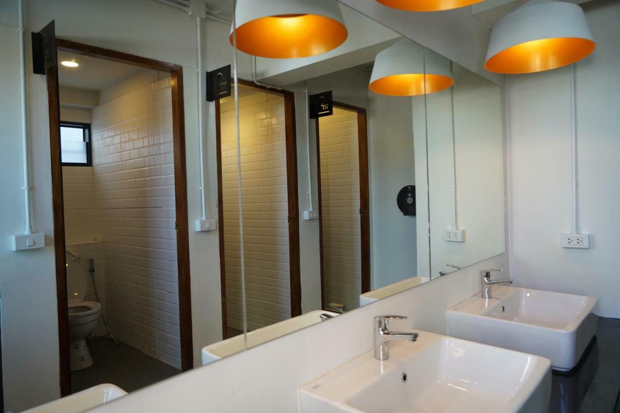 Slee Hostel Chiangmai (Adults Only) Chiang Mai Luaran gambar