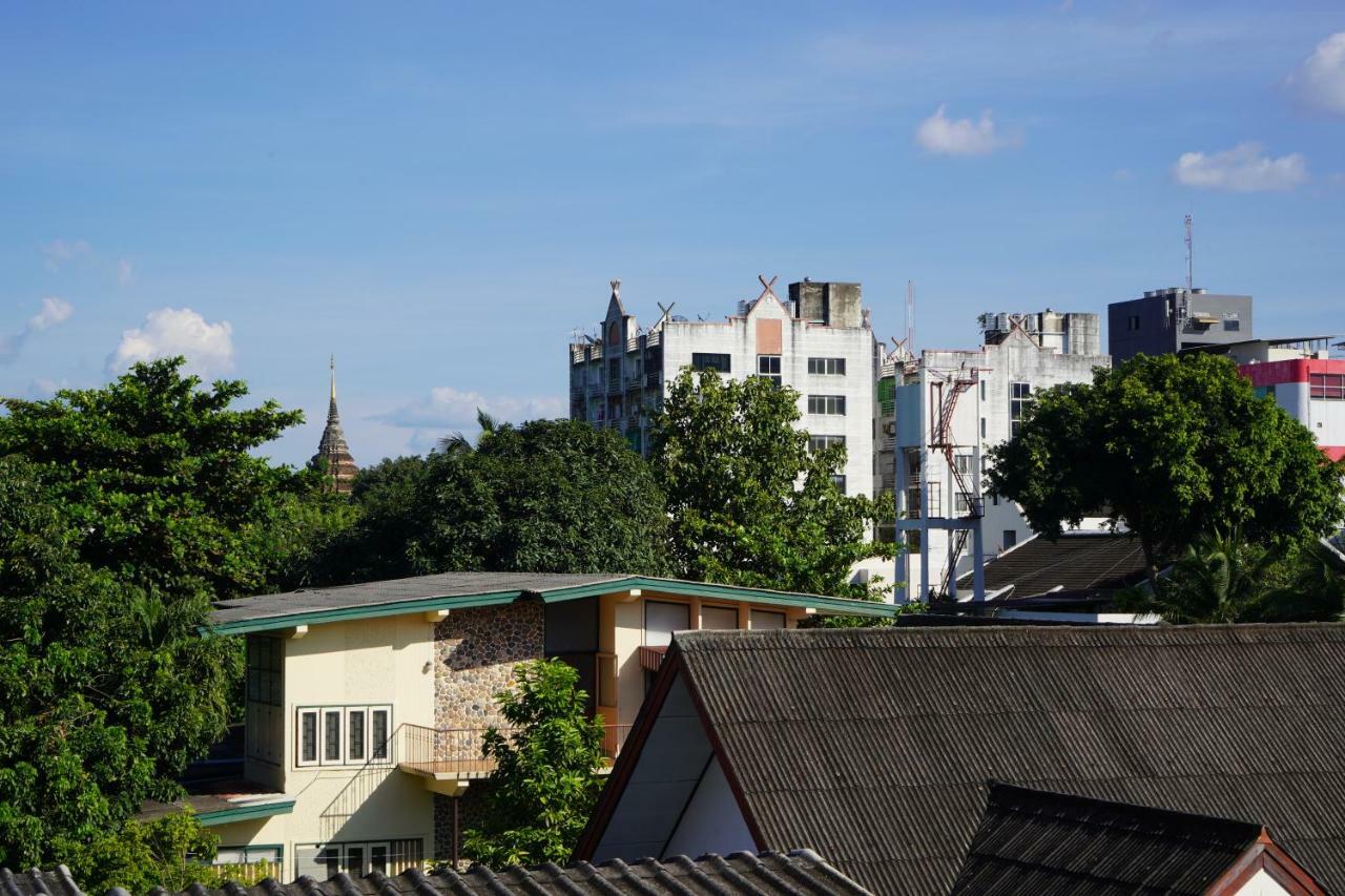 Slee Hostel Chiangmai (Adults Only) Chiang Mai Luaran gambar