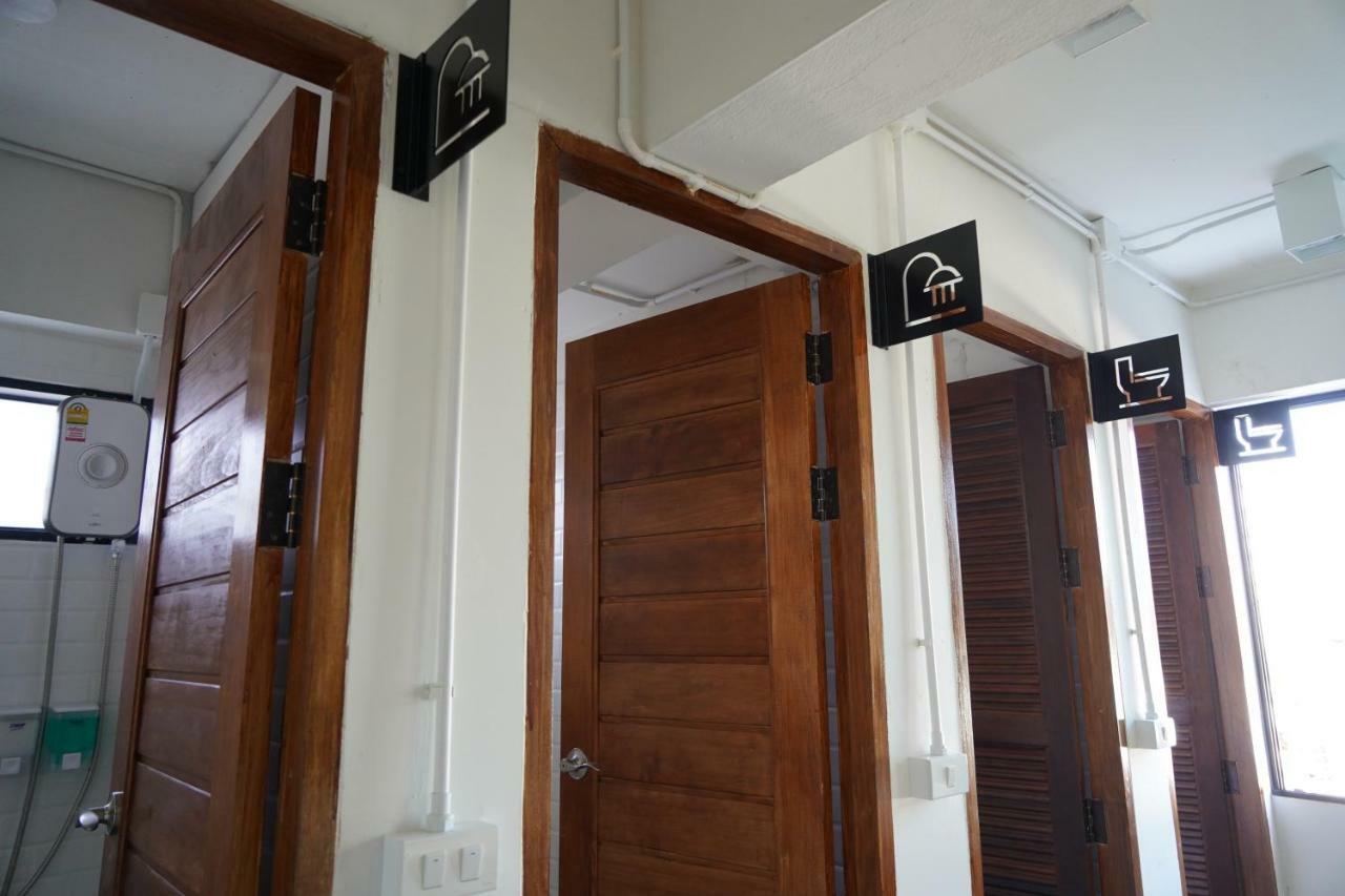 Slee Hostel Chiangmai (Adults Only) Chiang Mai Luaran gambar